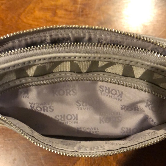 Michael Kors Large Wristlet 8” x 5” - Picture 5 of 6